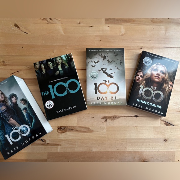 The 100 Book by Kass Morgan - Picture 2 of 4